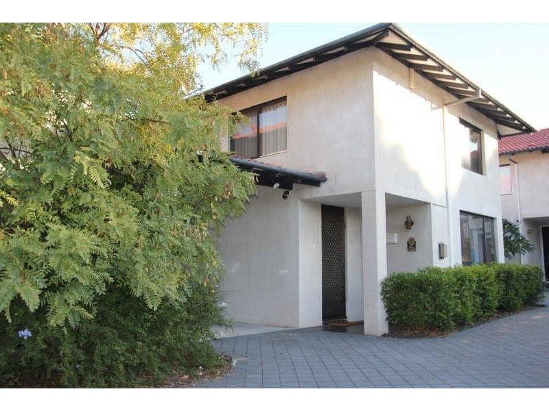 2/4 Lawrence Street, Como WA 6152