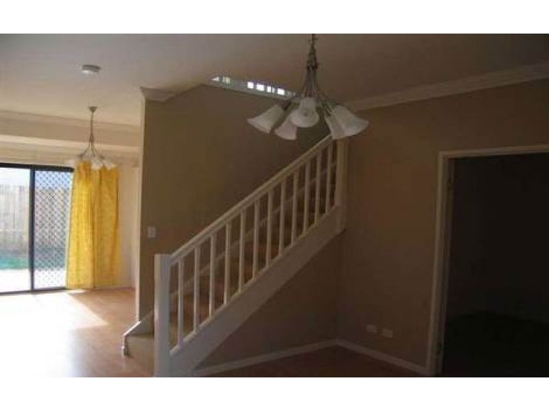 Unit 2 231 King St, Caboolture QLD 4510