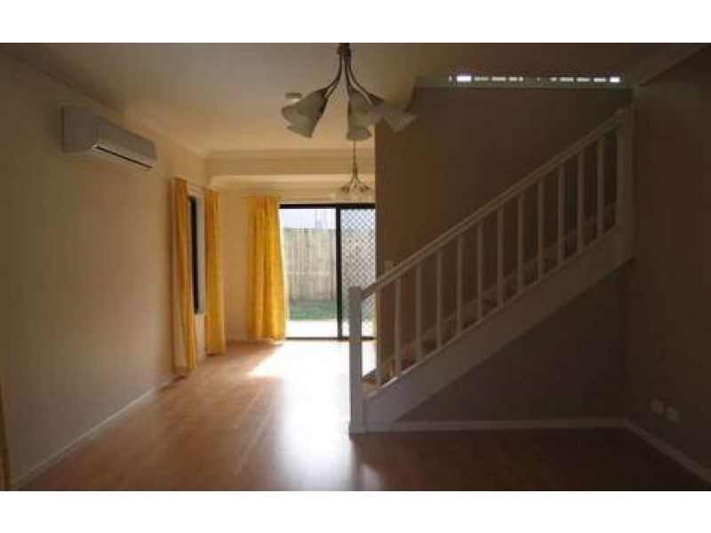 Unit 2 231 King St, Caboolture QLD 4510