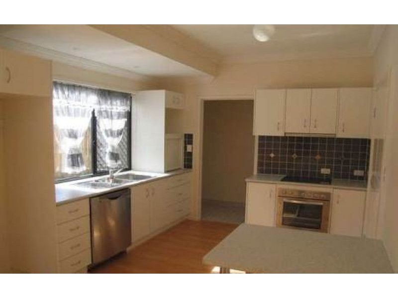 Unit 2 231 King St, Caboolture QLD 4510