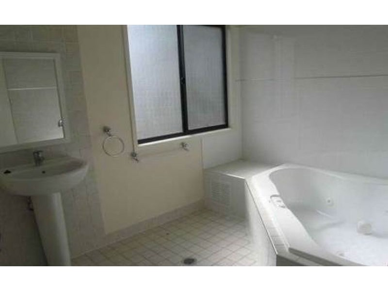 Unit 2 231 King St, Caboolture QLD 4510