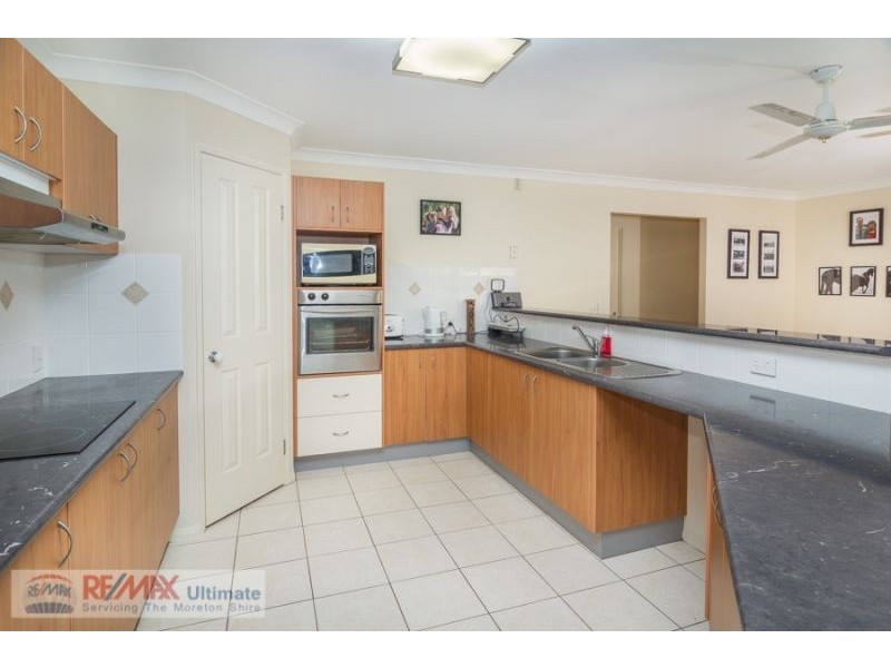 8 Saint Smith Road, Beachmere QLD 4510
