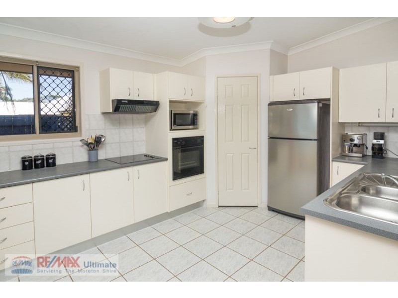 40 Bayside Drive, Beachmere QLD 4510