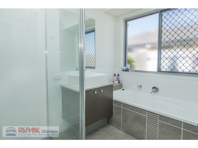 11 Riceflower Court, Sandstone Point QLD 4511
