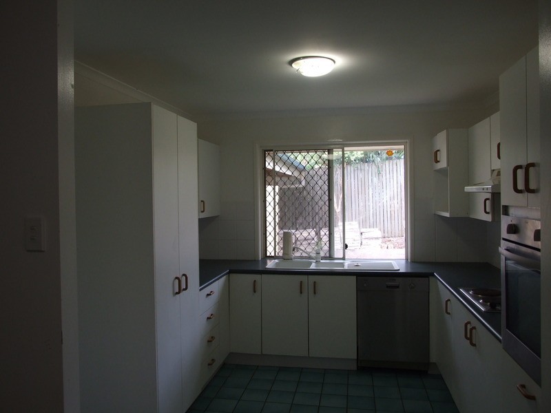 2/4 Desmond Street, Narangba QLD 4504