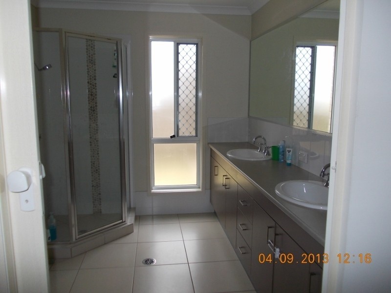 17 Adam Street, Beachmere QLD 4510