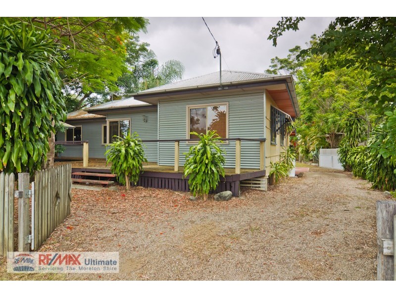 869 Beachmere Road, Beachmere QLD 4510