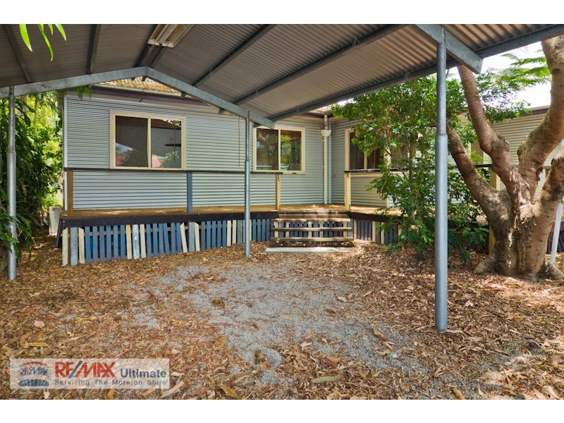 869 Beachmere Road, Beachmere QLD 4510