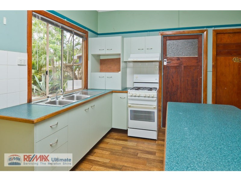 869 Beachmere Road, Beachmere QLD 4510