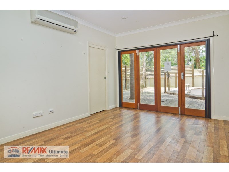 869 Beachmere Road, Beachmere QLD 4510