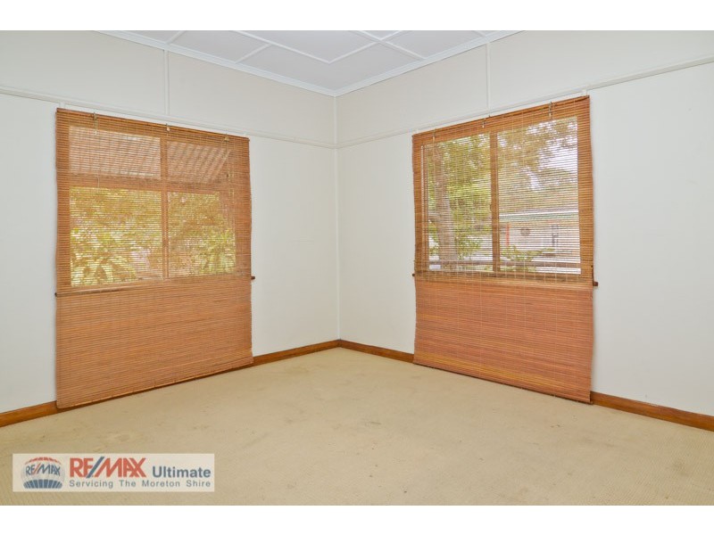 869 Beachmere Road, Beachmere QLD 4510