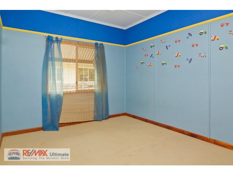 869 Beachmere Road, Beachmere QLD 4510