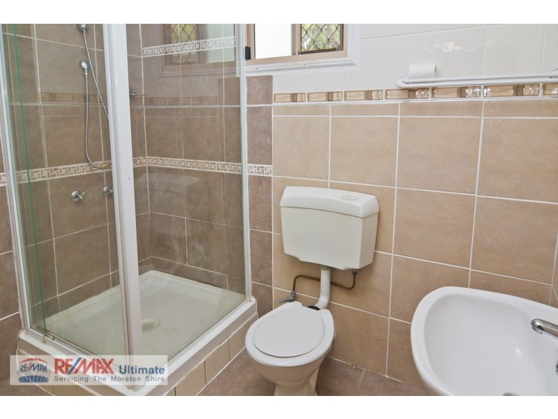 869 Beachmere Road, Beachmere QLD 4510