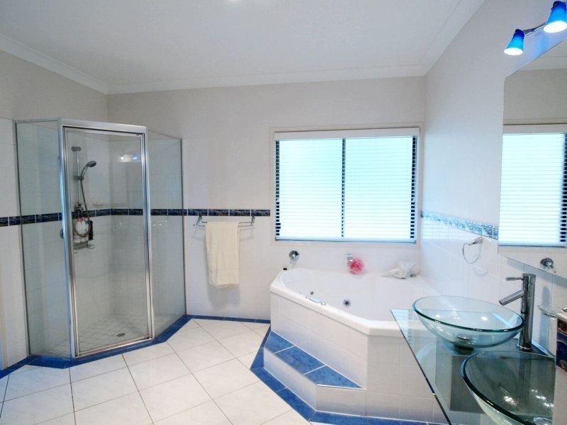 105 Campbell Parade, Beachmere QLD 4510
