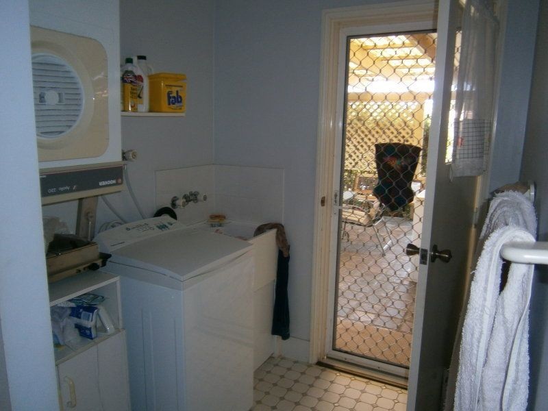 8 Frangipani Court, Kallangur QLD 4503