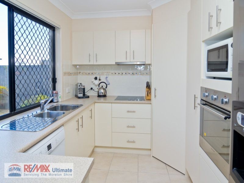 23-27 Sandheath Place, Sandstone Point QLD 4511