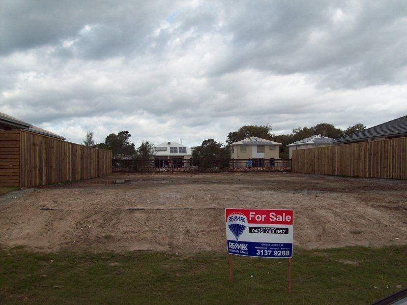 27 Adam Street, Beachmere QLD 4510