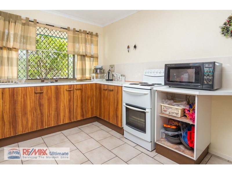9 Gillian St, Beachmere QLD 4510