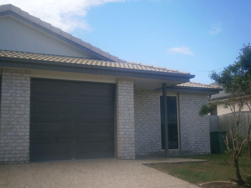 Unit B/16  Adonis Court, Rothwell QLD 4022
