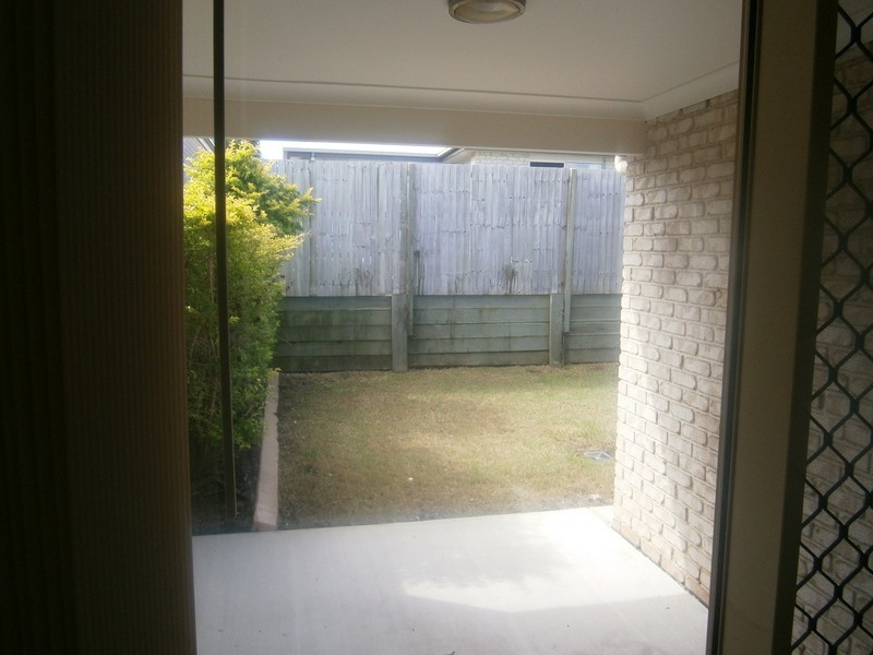 Unit B/16  Adonis Court, Rothwell QLD 4022