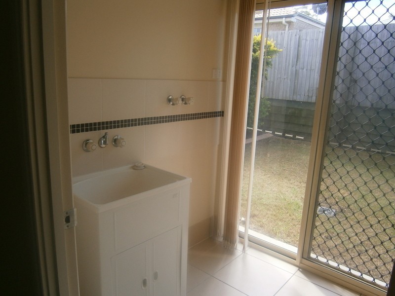 Unit B/16  Adonis Court, Rothwell QLD 4022