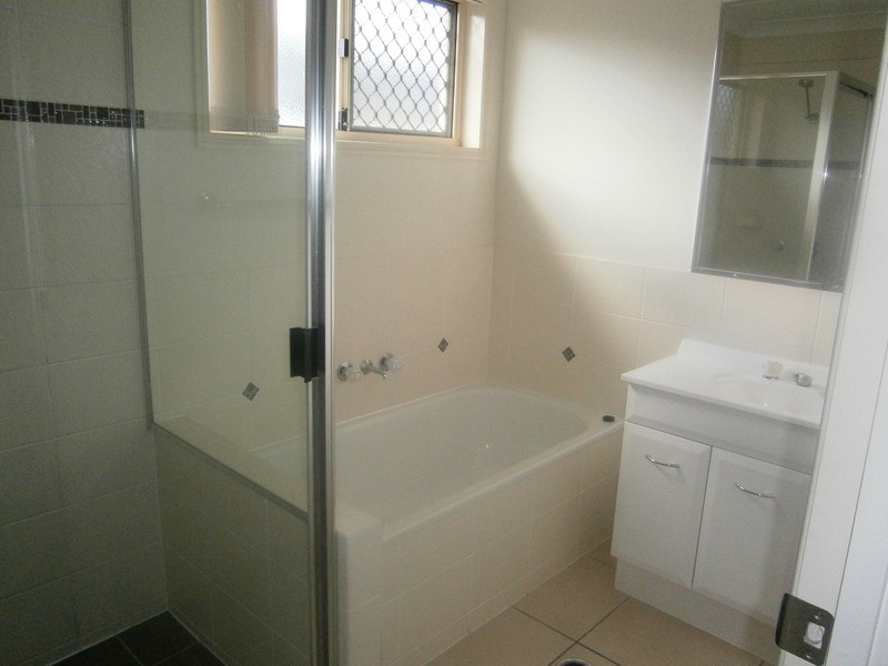 Unit B/16  Adonis Court, Rothwell QLD 4022