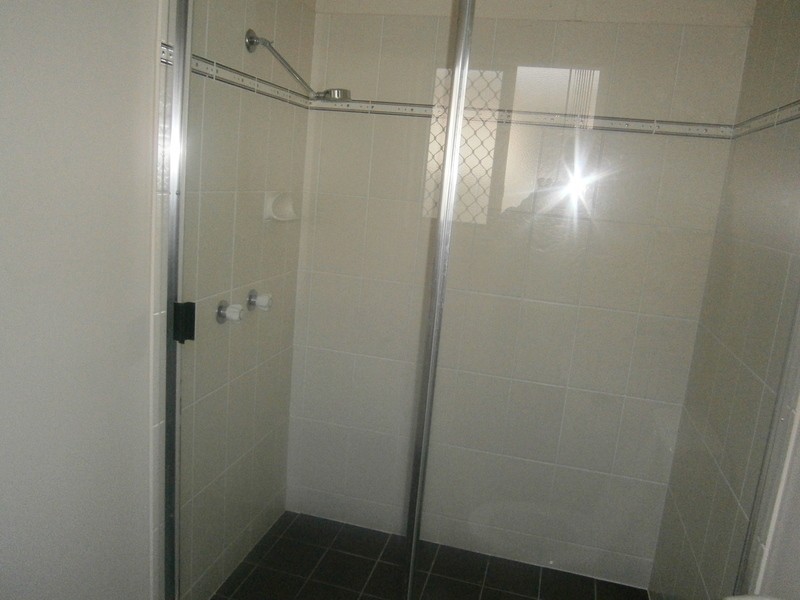 Unit B/16  Adonis Court, Rothwell QLD 4022