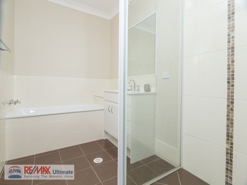 1/6 Eugenia Avenue, Rothwell QLD 4022