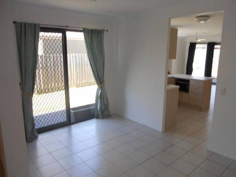 7 Hollywood Ave, Bellmere QLD 4510