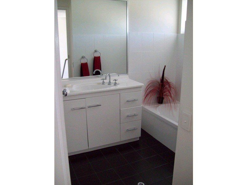 B9/10 Spinnaker Drive, Sandstone Point QLD 4511