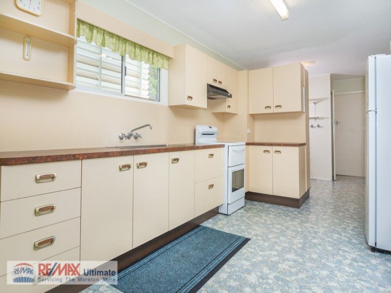 18 Bishop Road, Beachmere QLD 4510