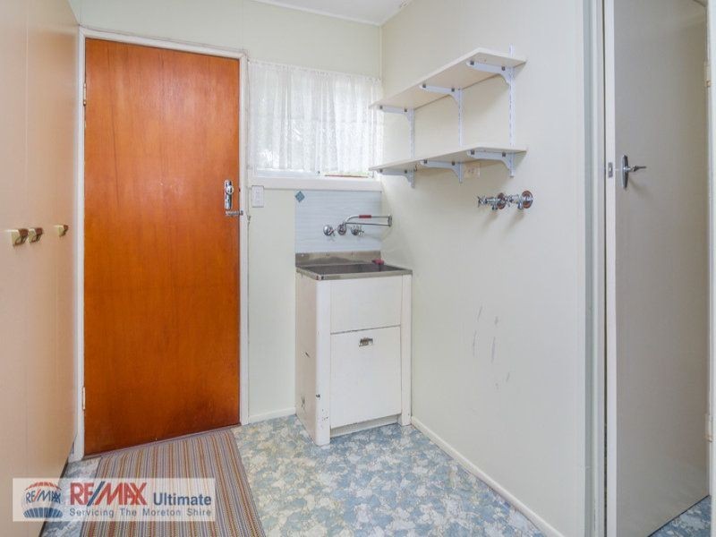 18 Bishop Road, Beachmere QLD 4510