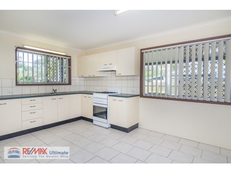 10  Egan Avenue, Beachmere QLD 4510