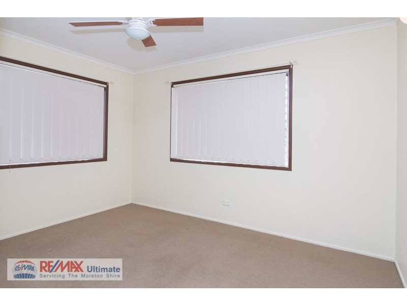 10  Egan Avenue, Beachmere QLD 4510