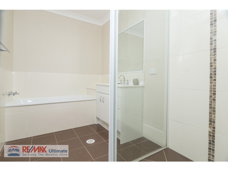 1/6 Eugenia Avenue, Rothwell QLD 4022