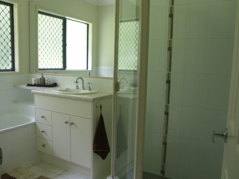 2-4  Oakey Fields Court, Burpengary QLD 4505