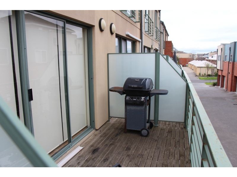 64 Kynoch Lane, Maribyrnong VIC 3032