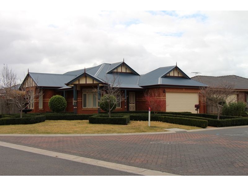 18 Ravello Circuit, Point Cook VIC 3030
