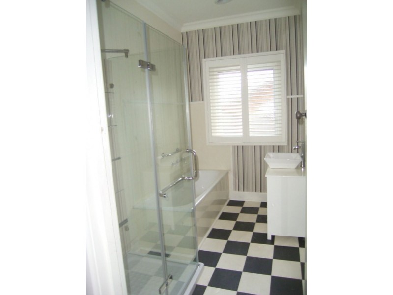 4 Rose Street, California Gully VIC 3556