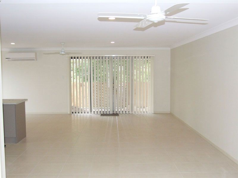 1/10 Chantrill Avenue, Nerang QLD 4211