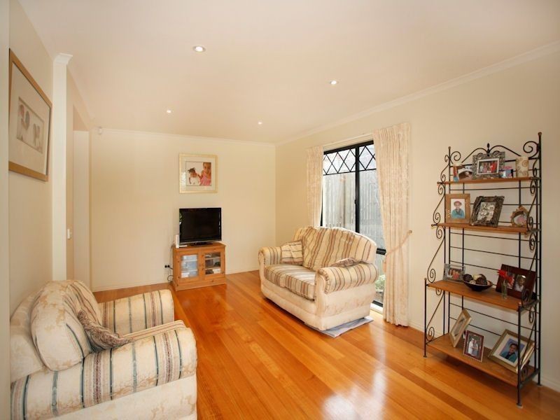 4 LOGAN Place, Berwick VIC 3806