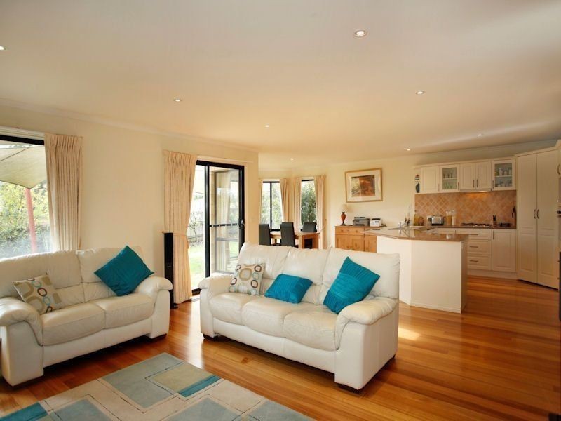 4 LOGAN Place, Berwick VIC 3806