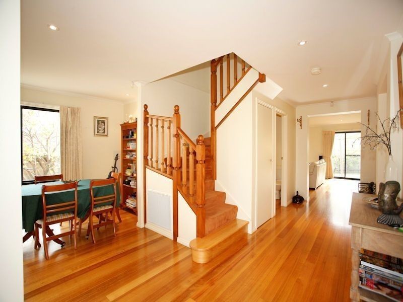 4 LOGAN Place, Berwick VIC 3806