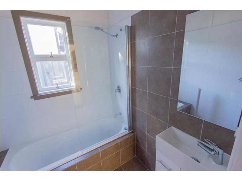 2 Diana St, East Gosford NSW 2250