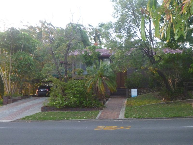 2 The Crescent, Ashmore QLD 4214