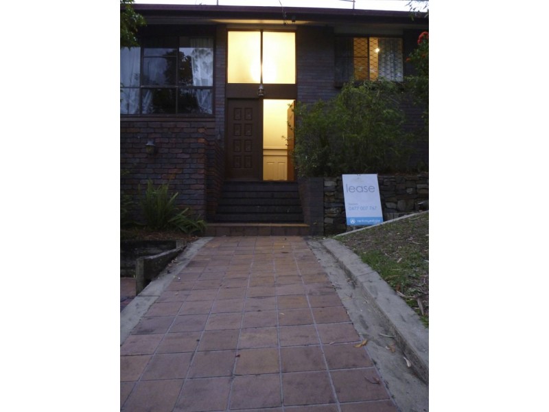 2 The Crescent, Ashmore QLD 4214