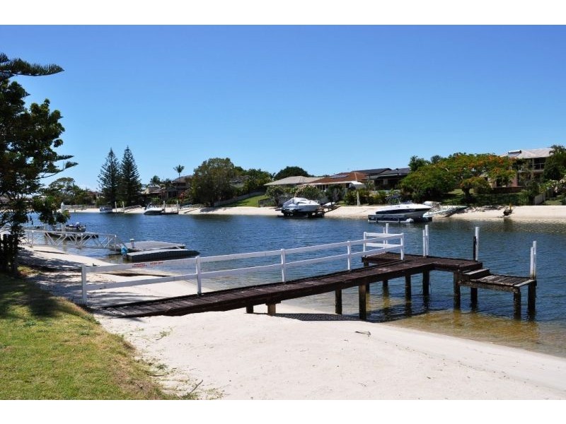 13 Gretel Drive, Mermaid Waters QLD 4218