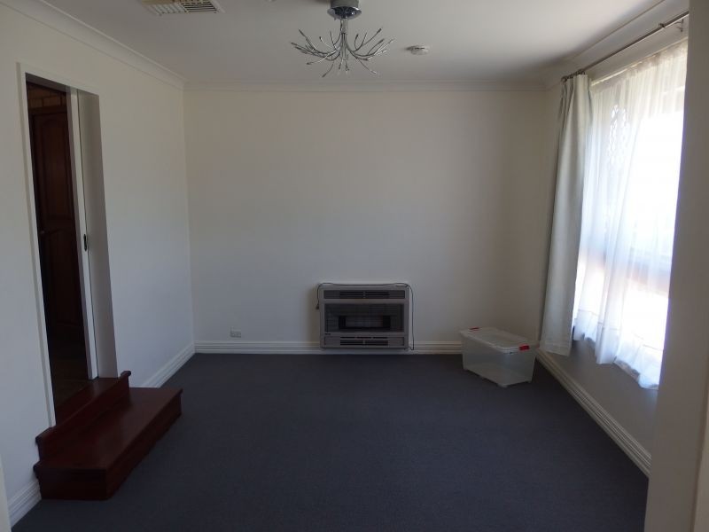 10 Salisbury Road, Midvale WA 6056