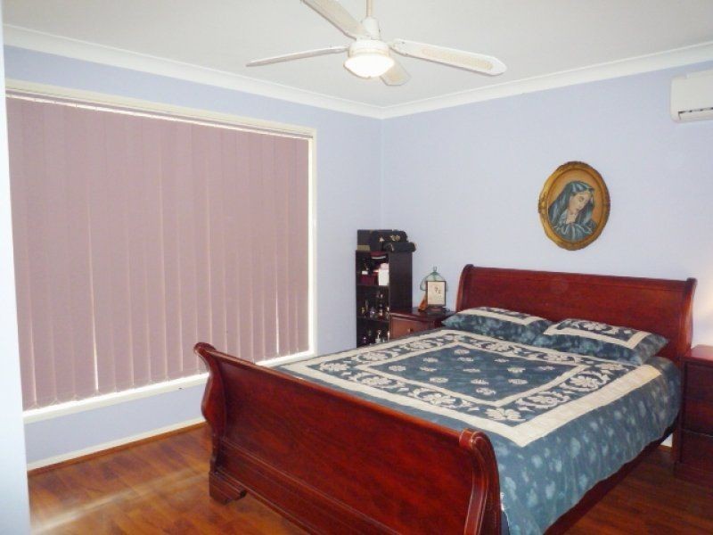 21 Wisteria Drive, Regents Park QLD 4118