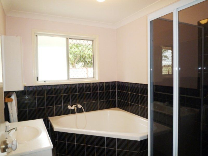 21 Wisteria Drive, Regents Park QLD 4118